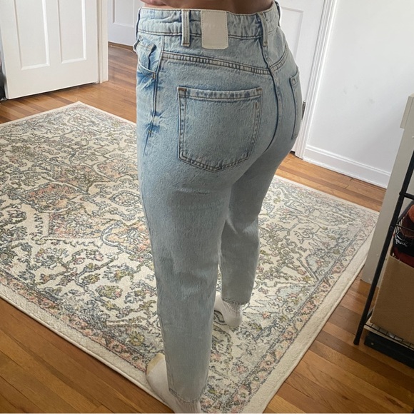 Zara Light Wash Jeans - Picture 3 of 8